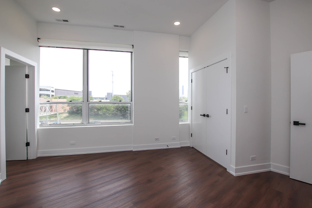 1001 N Milwaukee Avenue - Photo 9