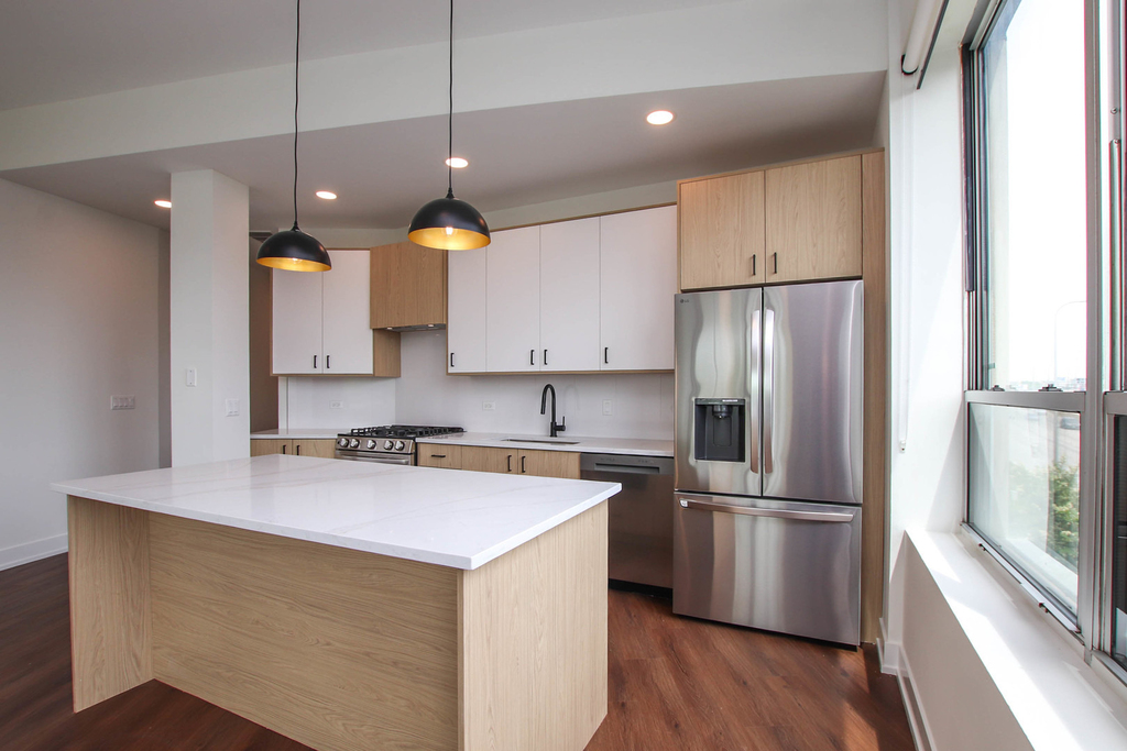 1001 N Milwaukee Avenue - Photo 3
