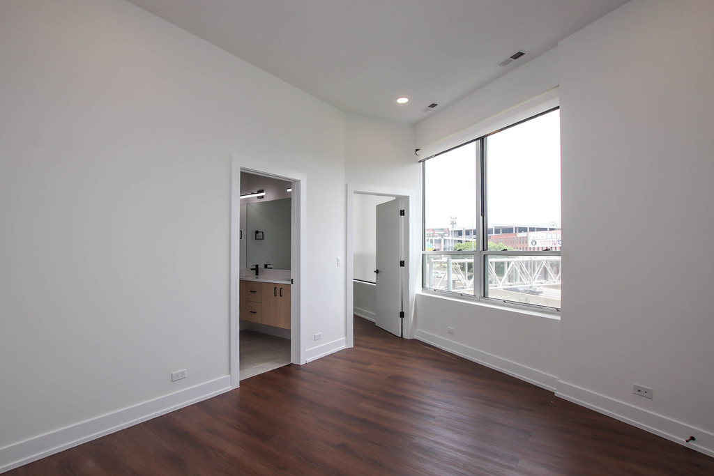 1001 N Milwaukee Avenue - Photo 10