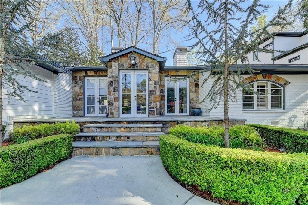 1227 Sheridan Road Ne - Photo 2