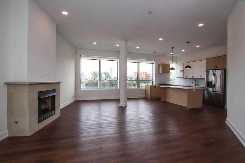 1001 N Milwaukee Avenue - Photo 2