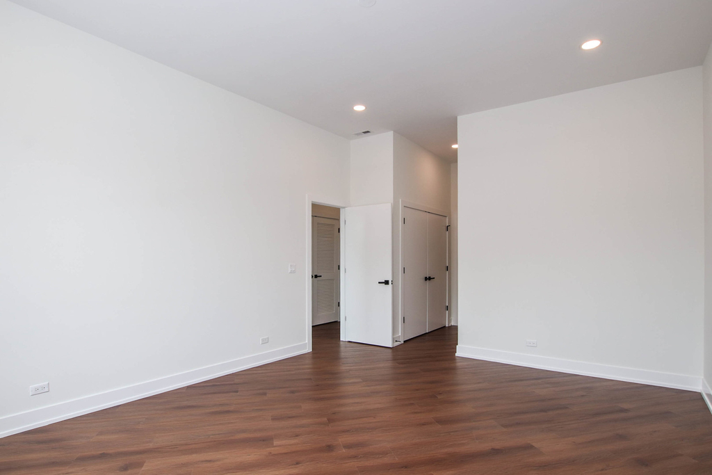 1001 N Milwaukee Avenue - Photo 7