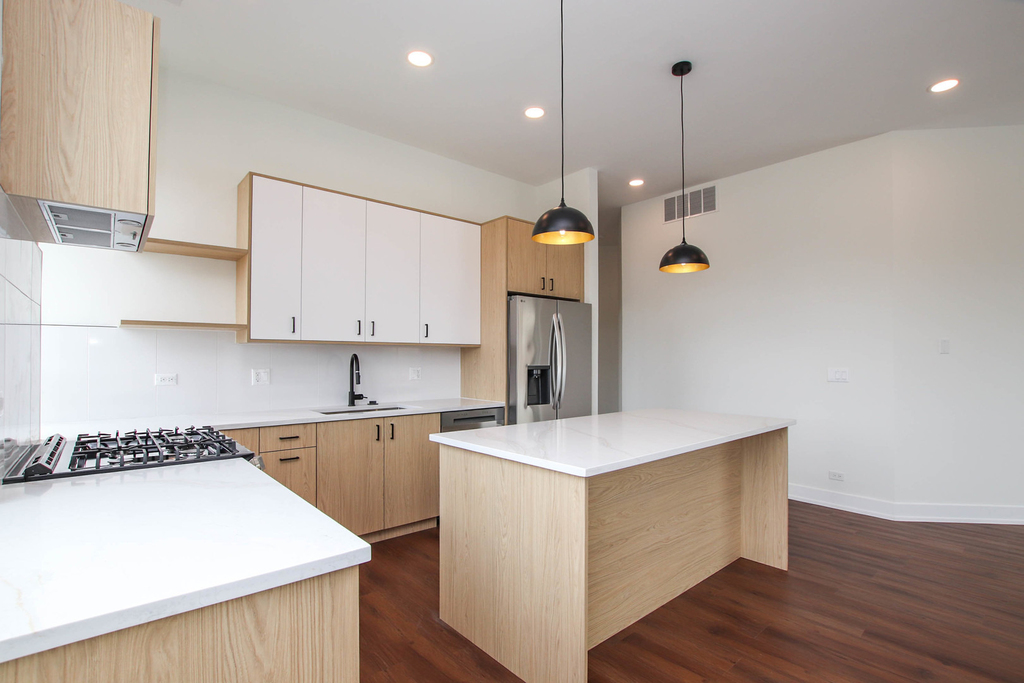 1001 N Milwaukee Avenue - Photo 4