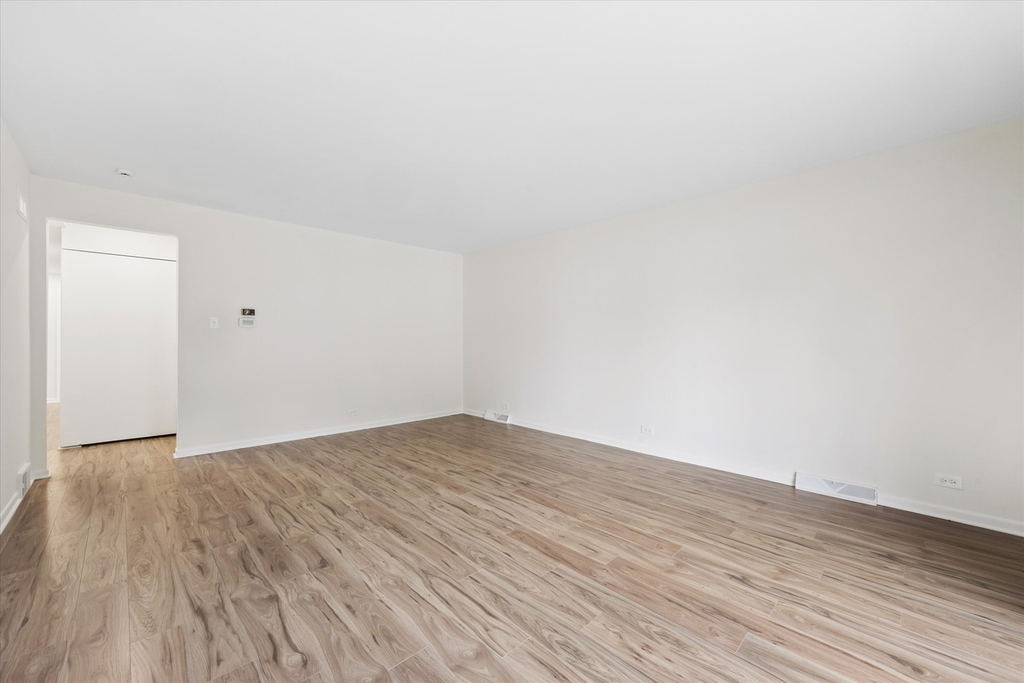 801 Barnsdale Road - Photo 2