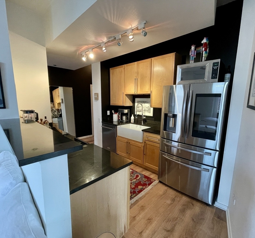 1000 W Leland Avenue - Photo 6