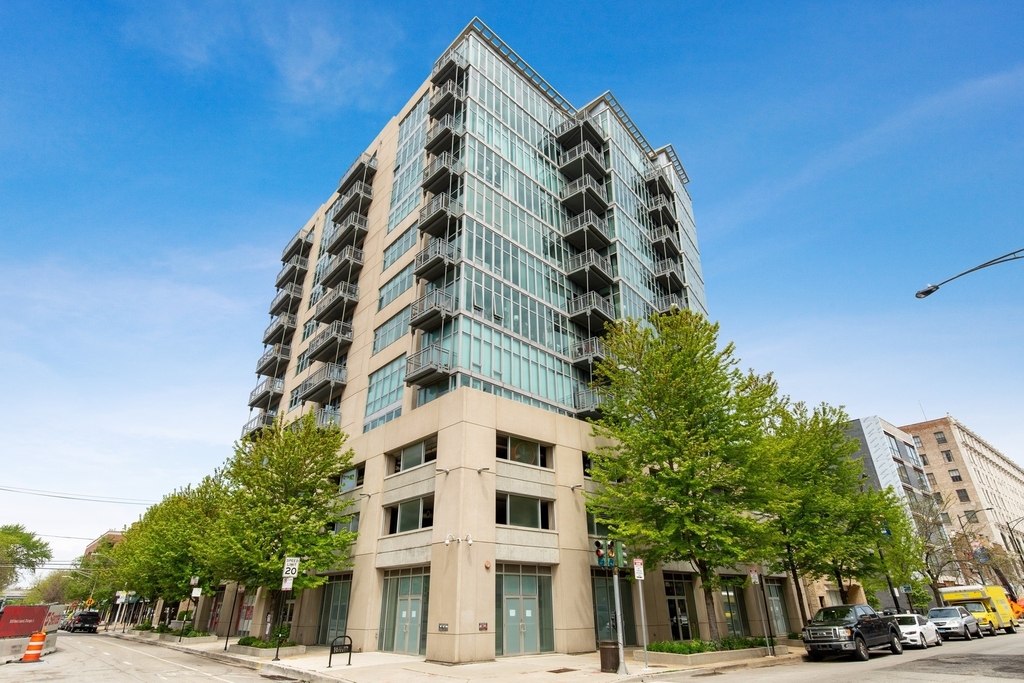 1000 W Leland Avenue - Photo 0