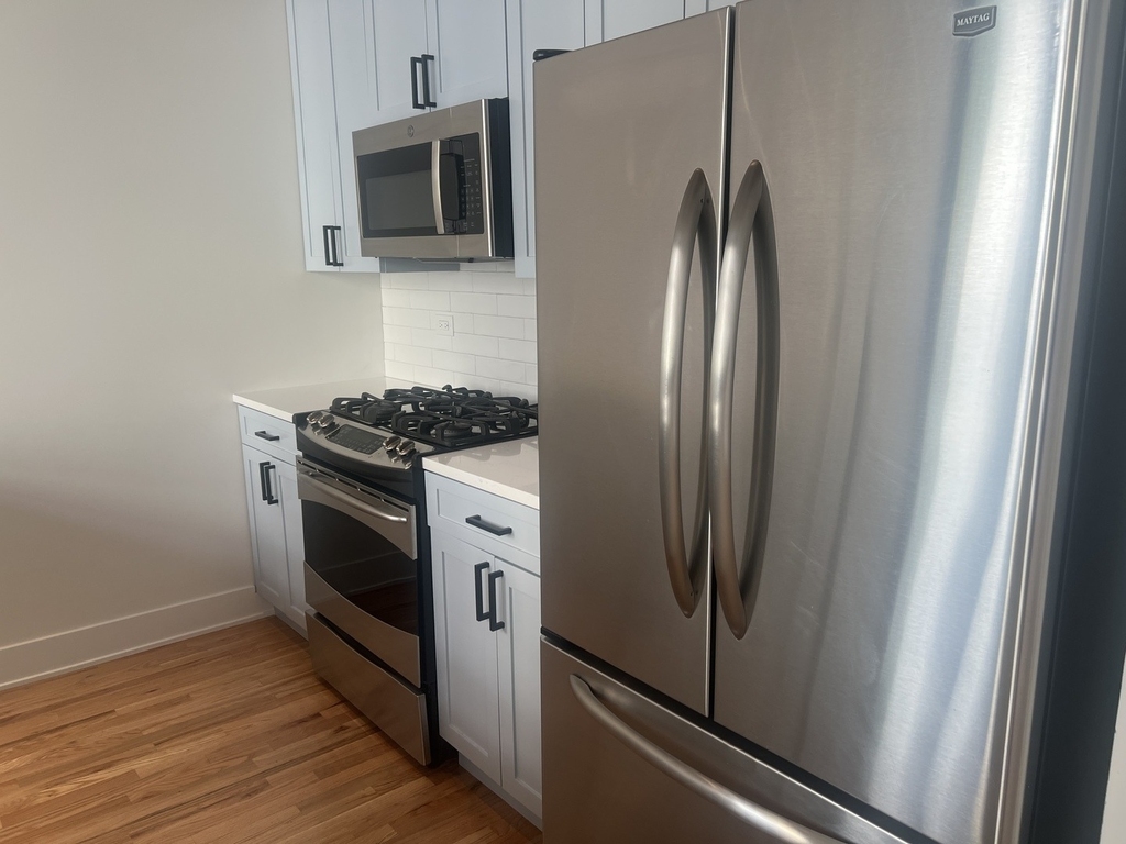 521 W Superior Street - Photo 8