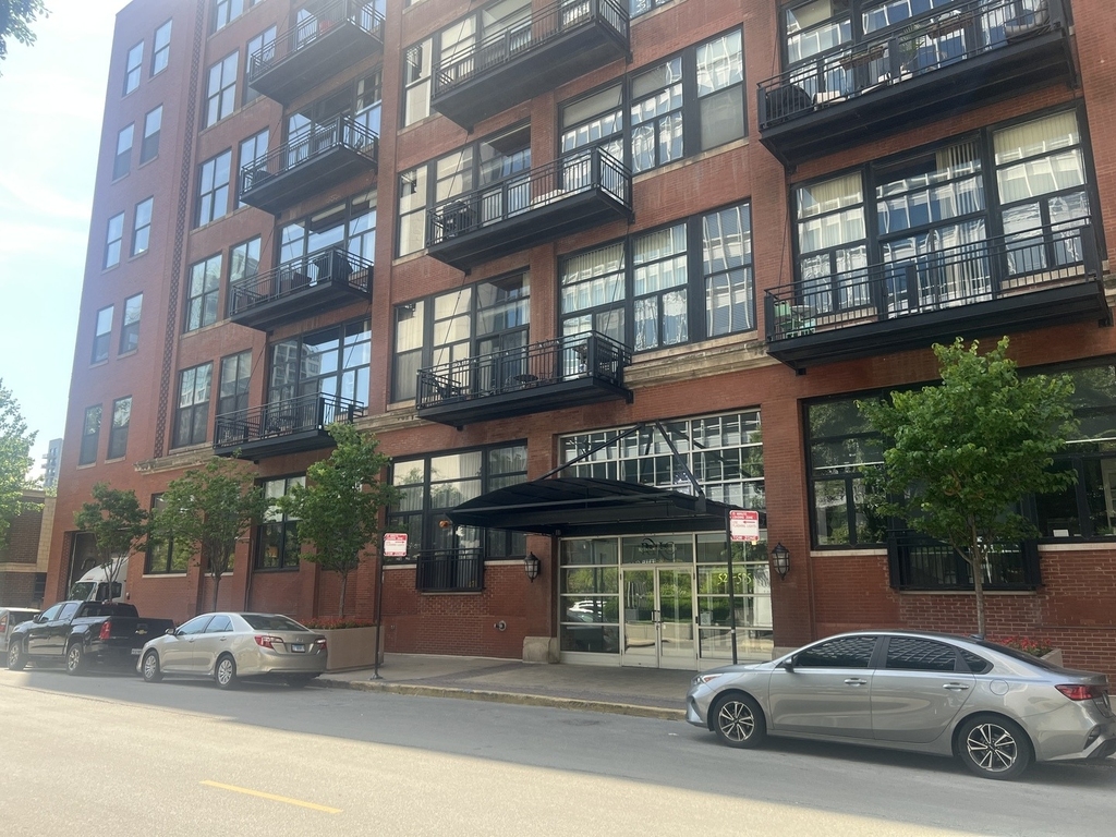521 W Superior Street - Photo 0