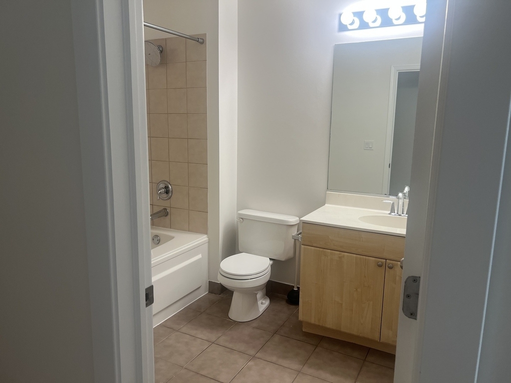 521 W Superior Street - Photo 10