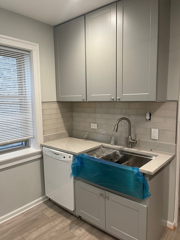723 Dobson Street - Photo 9