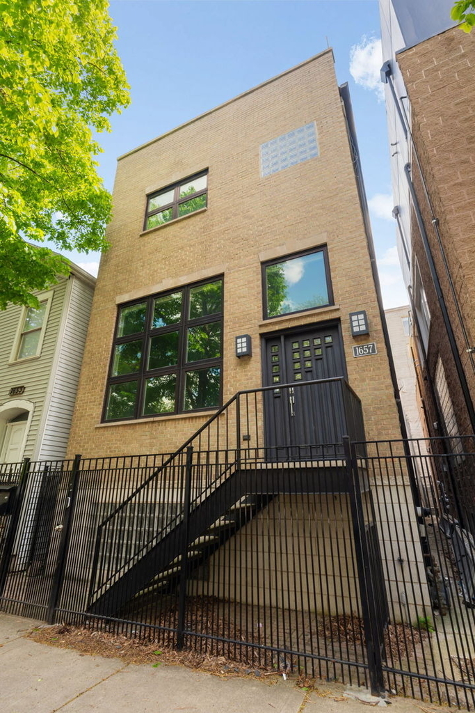 1657 W Erie Street - Photo 30