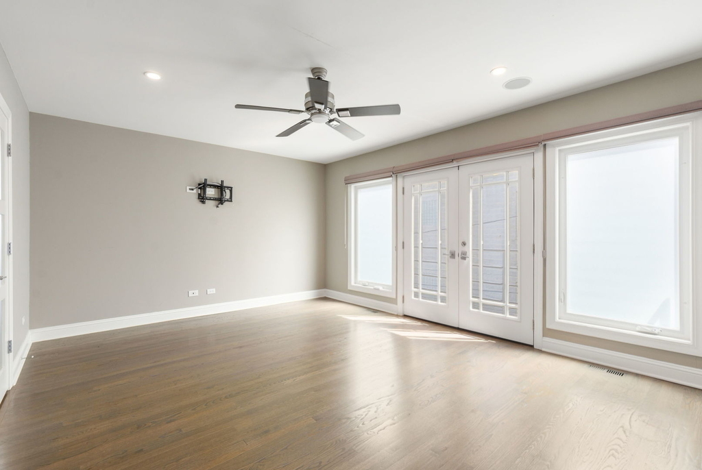 1657 W Erie Street - Photo 23
