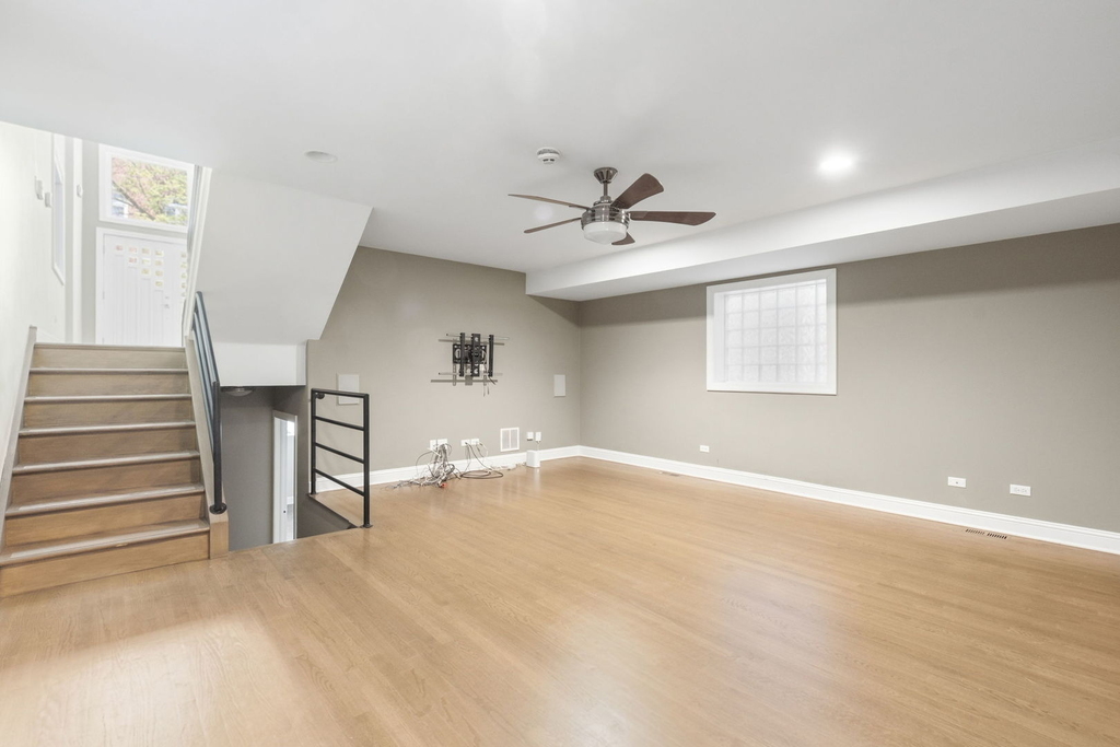 1657 W Erie Street - Photo 12