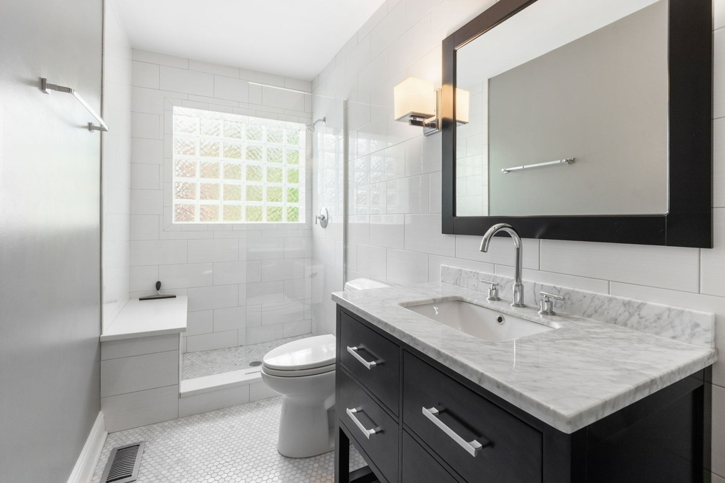 1657 W Erie Street - Photo 21