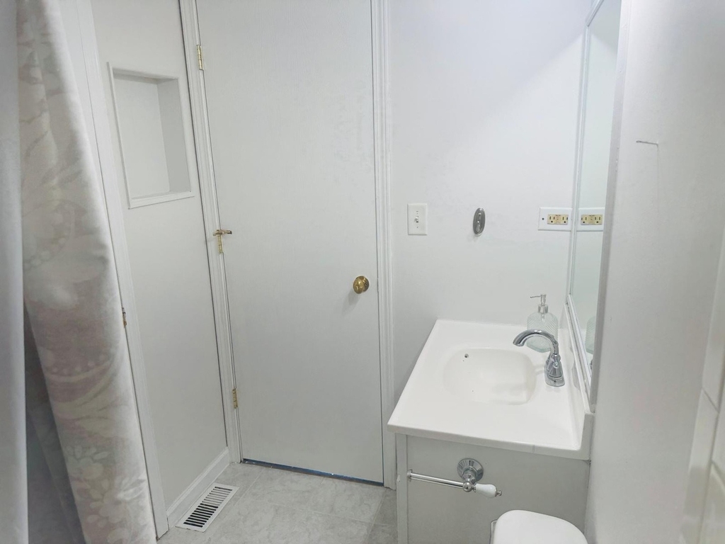 2454 Devonshire Court - Photo 6