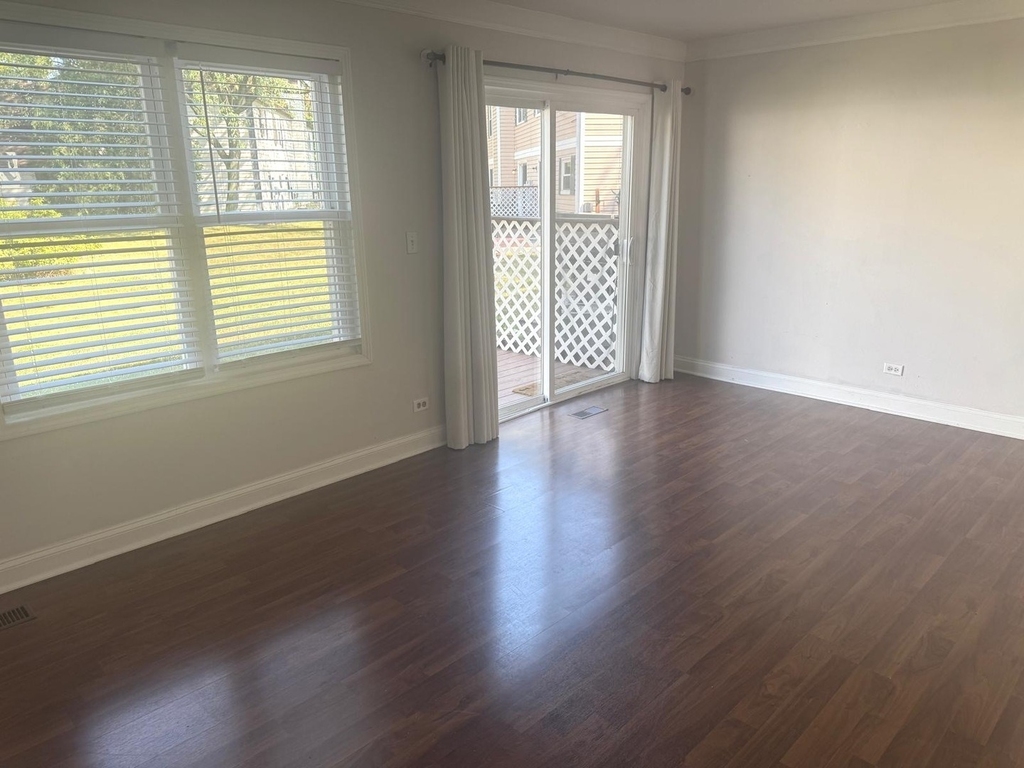 2454 Devonshire Court - Photo 4