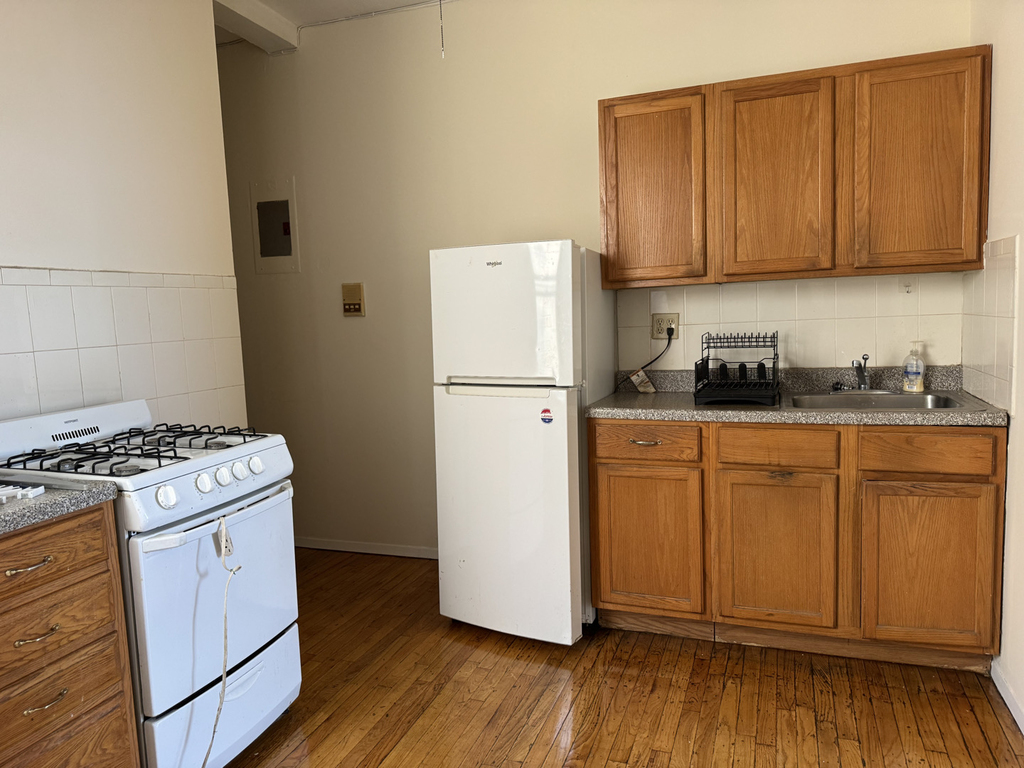 24-35 Steinway Street - Photo 8
