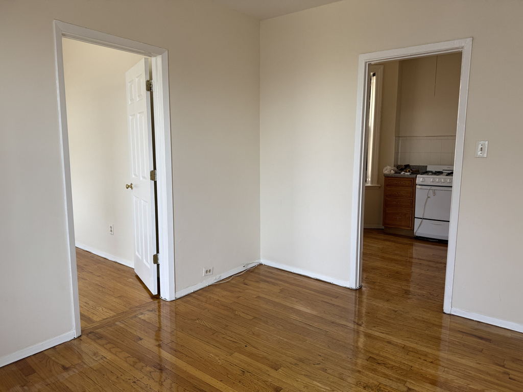 24-35 Steinway Street - Photo 3