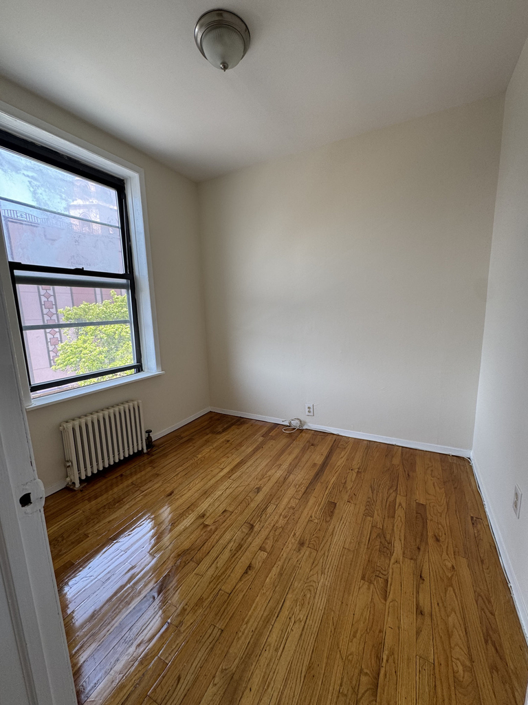 24-35 Steinway Street - Photo 1