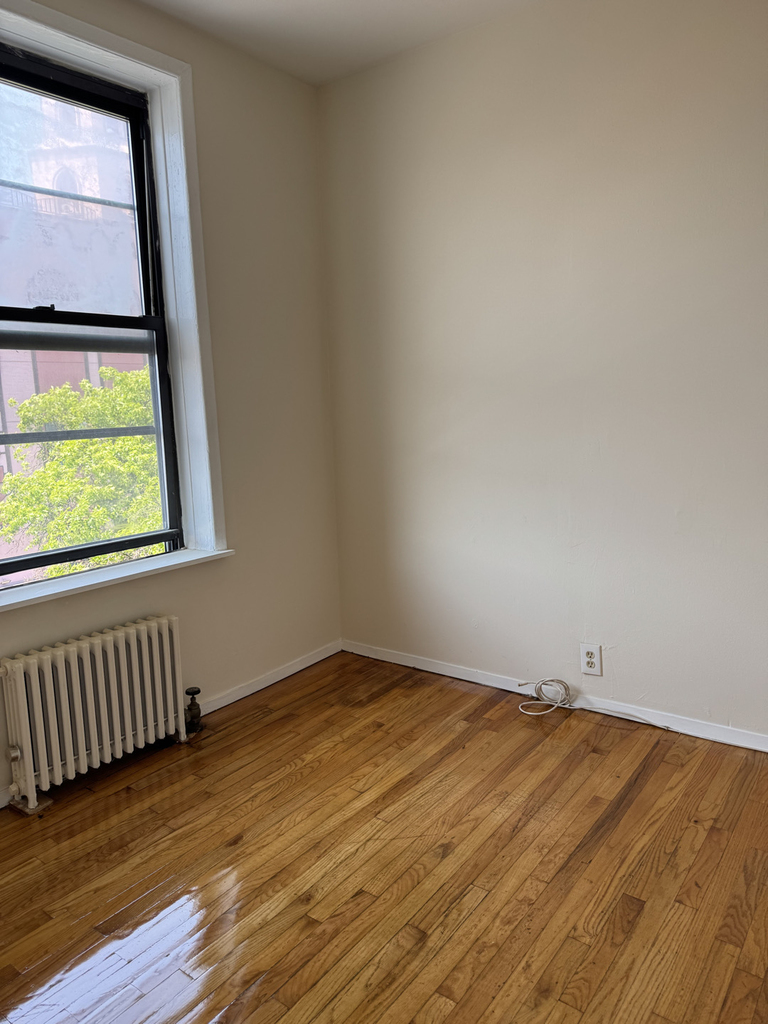 24-35 Steinway Street - Photo 2