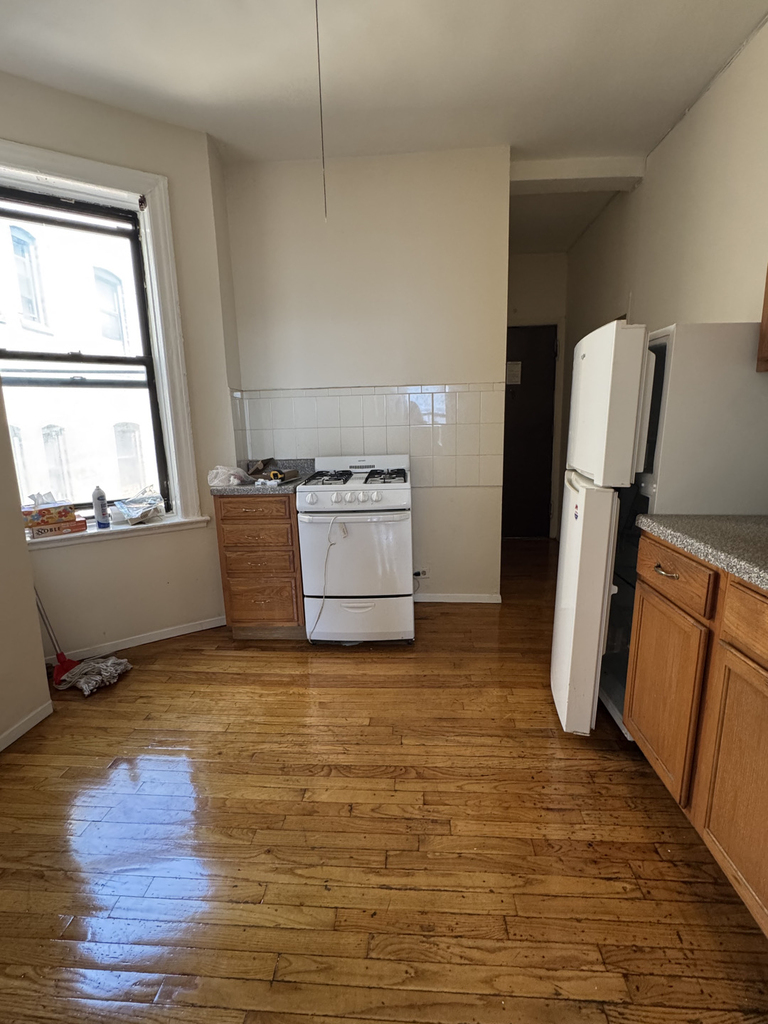 24-35 Steinway Street - Photo 0