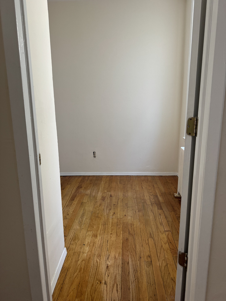 24-35 Steinway Street - Photo 7
