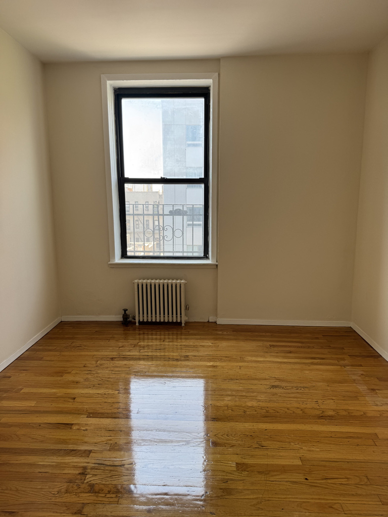 24-35 Steinway Street - Photo 4