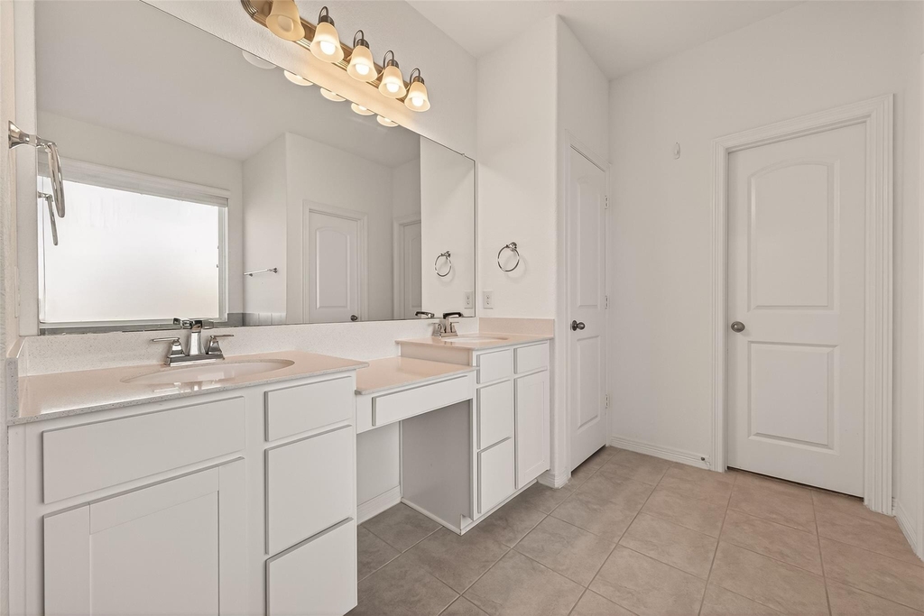 1006 Grey Dusk Court - Photo 28
