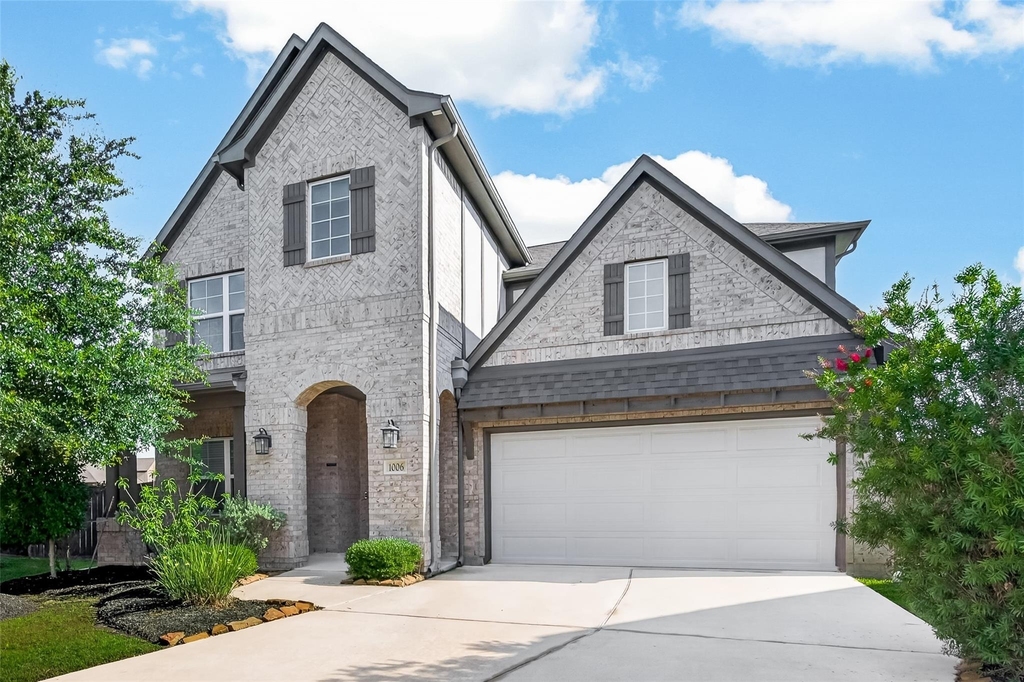 1006 Grey Dusk Court - Photo 0