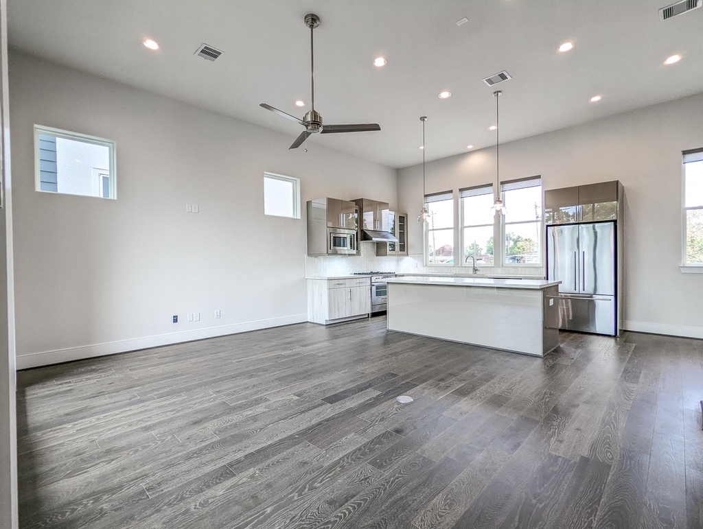 2414 Canal Street - Photo 4