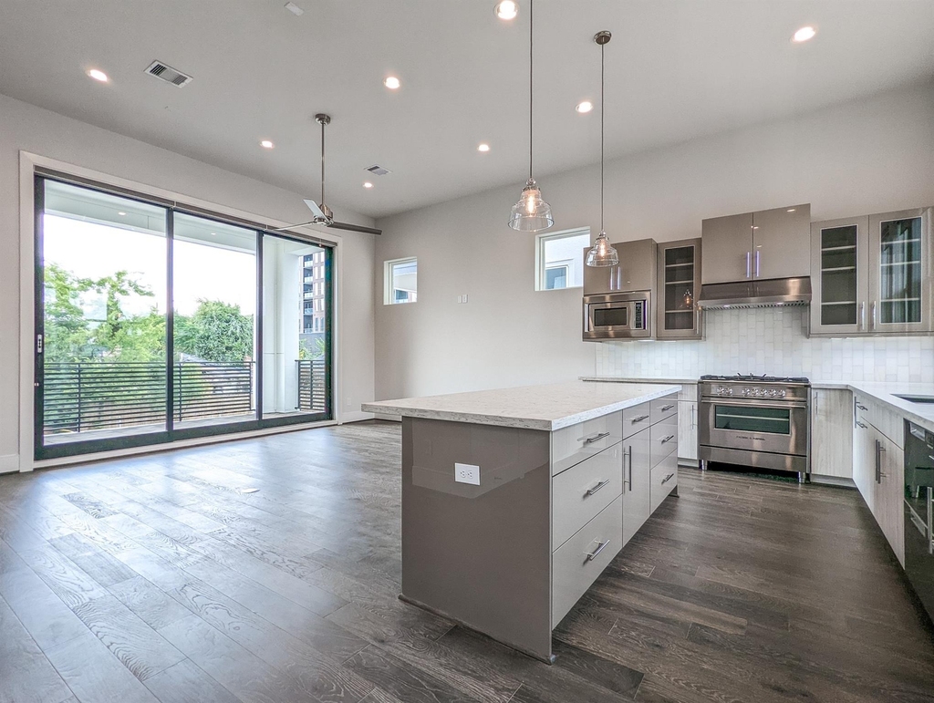 2414 Canal Street - Photo 8