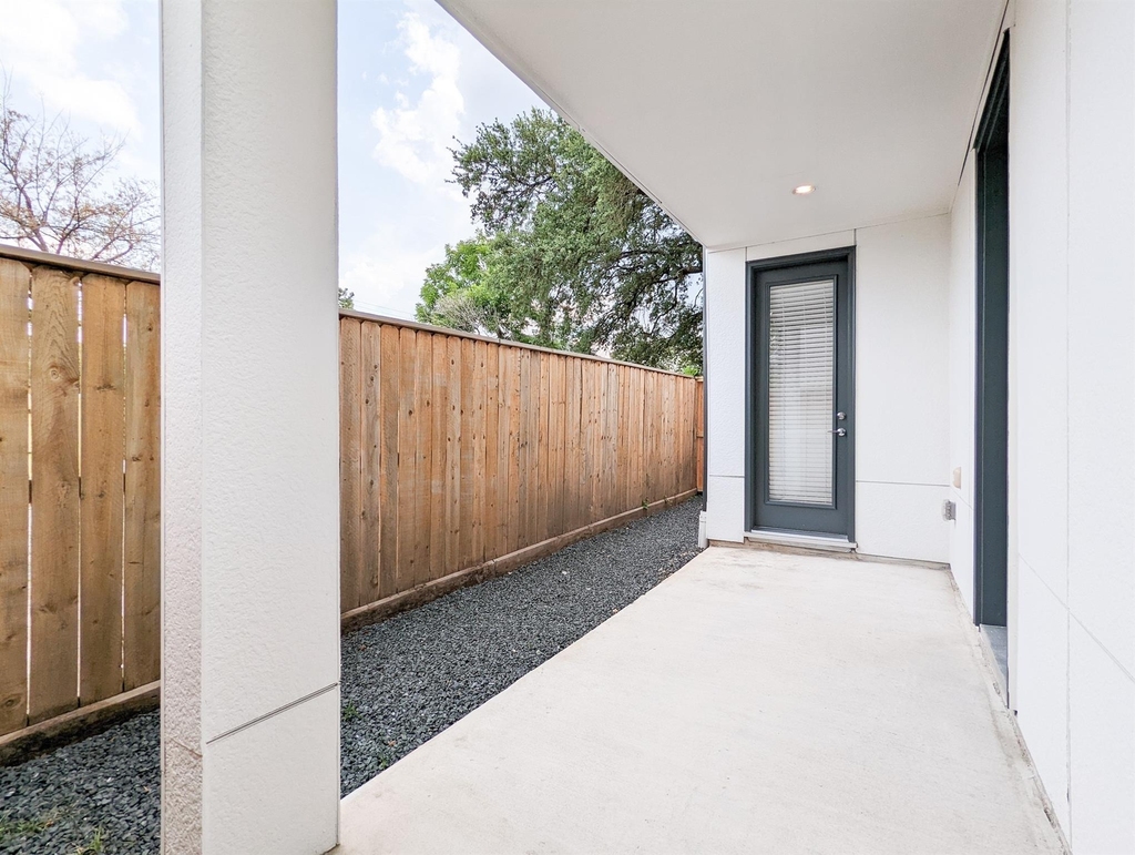 2414 Canal Street - Photo 9