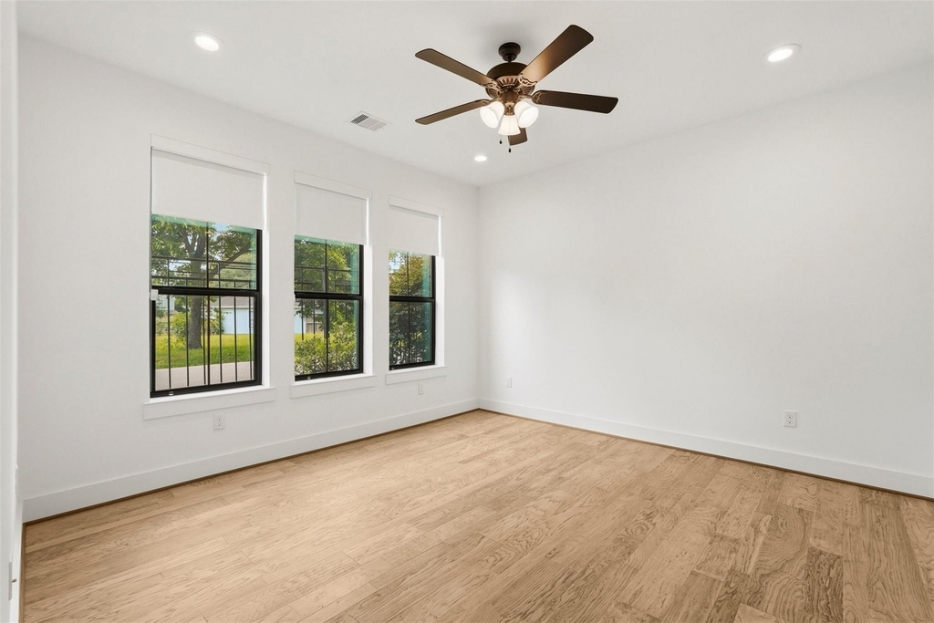 1723 W 14th Street - Photo 3
