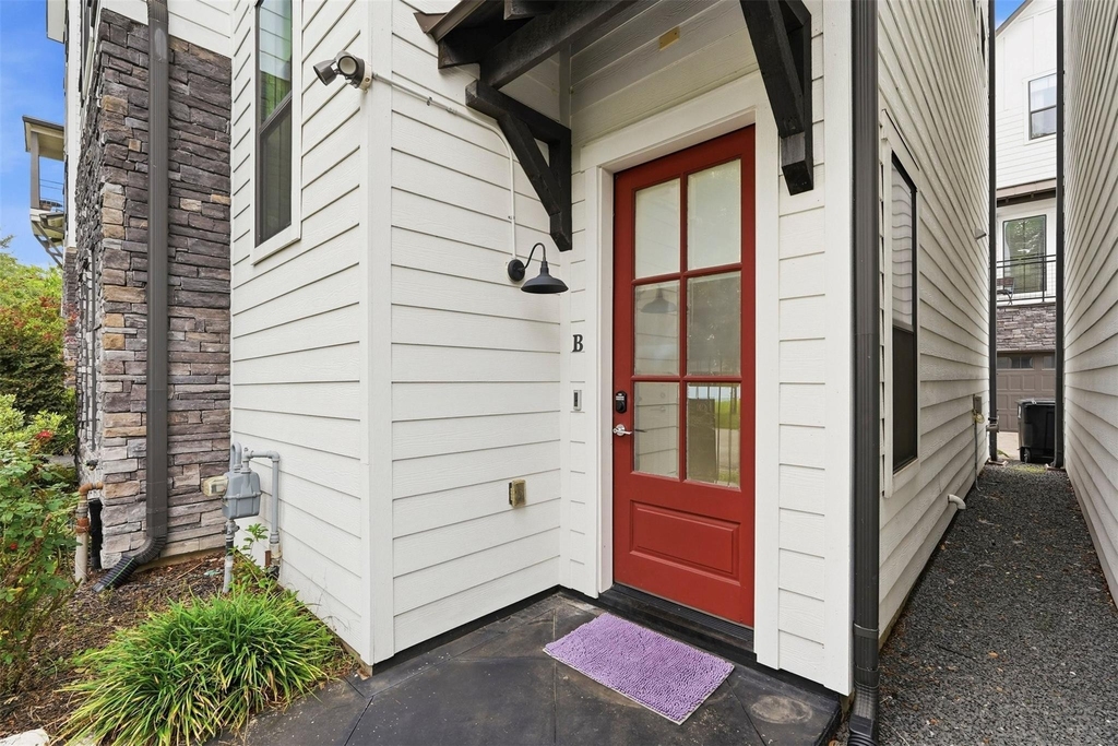 1723 W 14th Street - Photo 1
