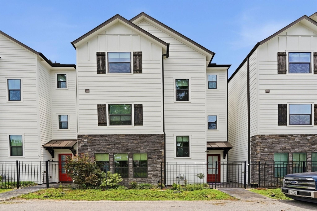 1723 W 14th Street - Photo 0