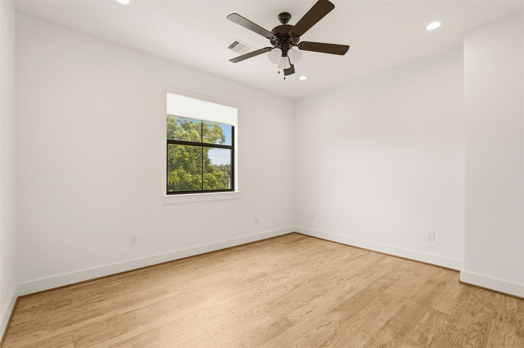 1723 W 14th Street - Photo 17