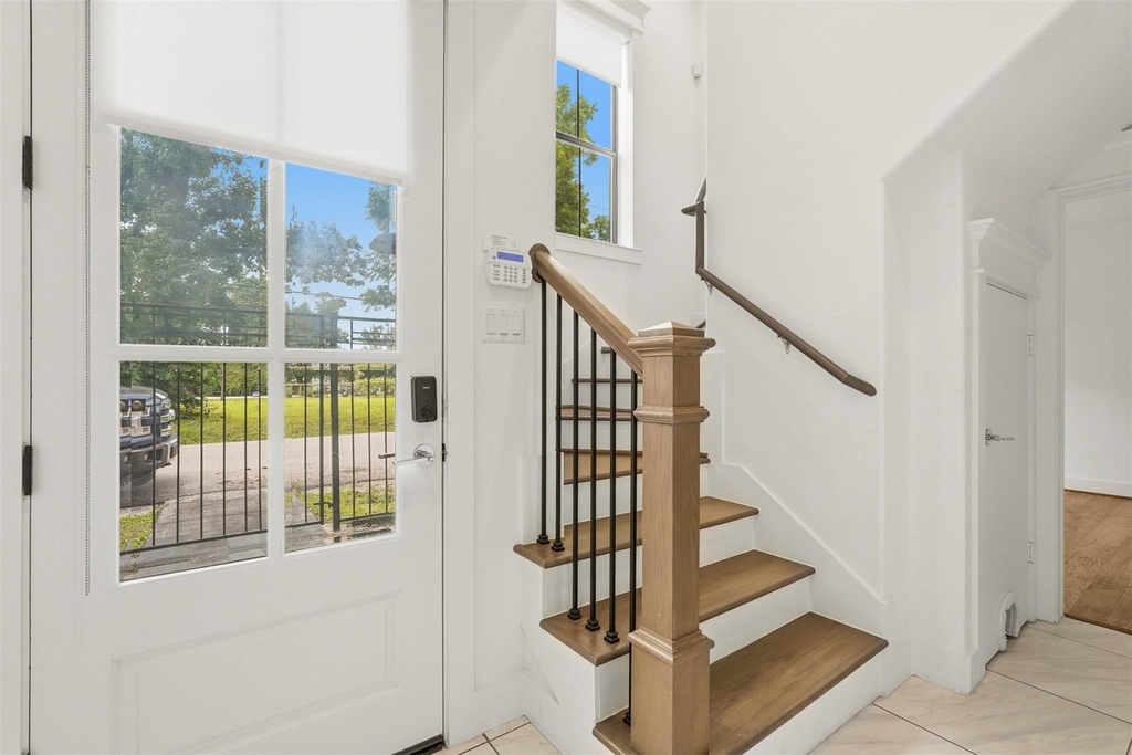 1723 W 14th Street - Photo 2