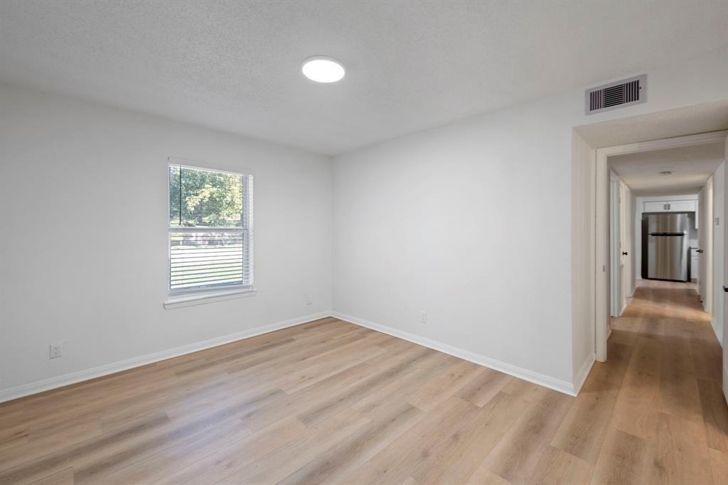 700 Lyle W Avenue - Photo 1