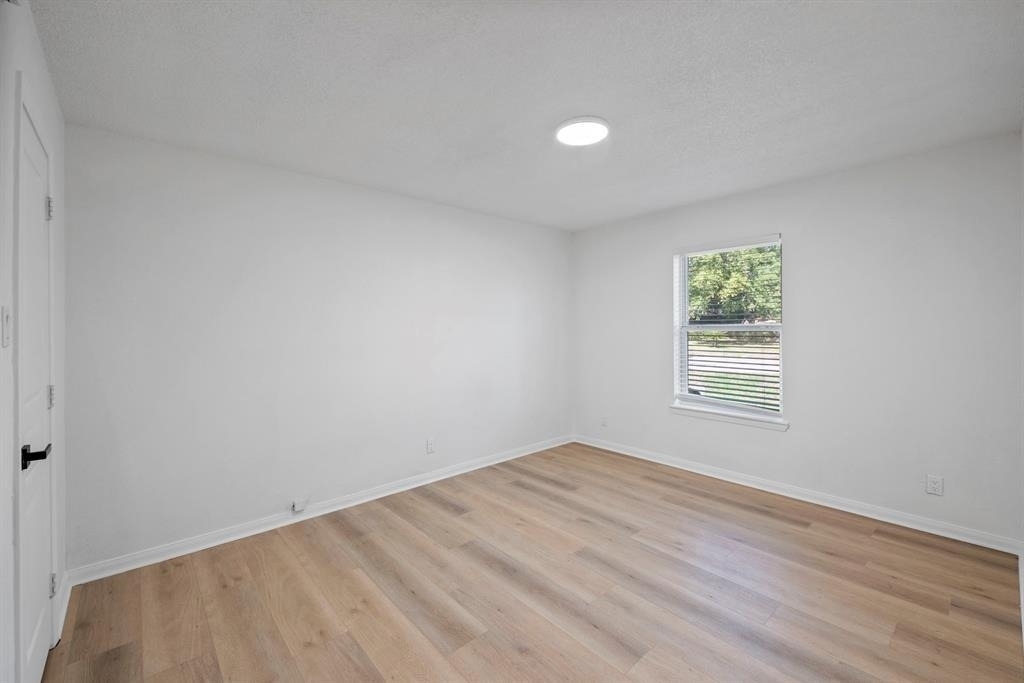 700 Lyle W Avenue - Photo 5