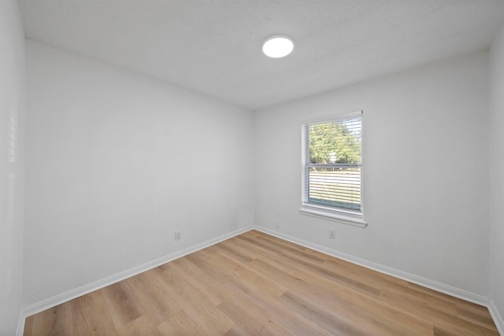 700 Lyle W Avenue - Photo 1