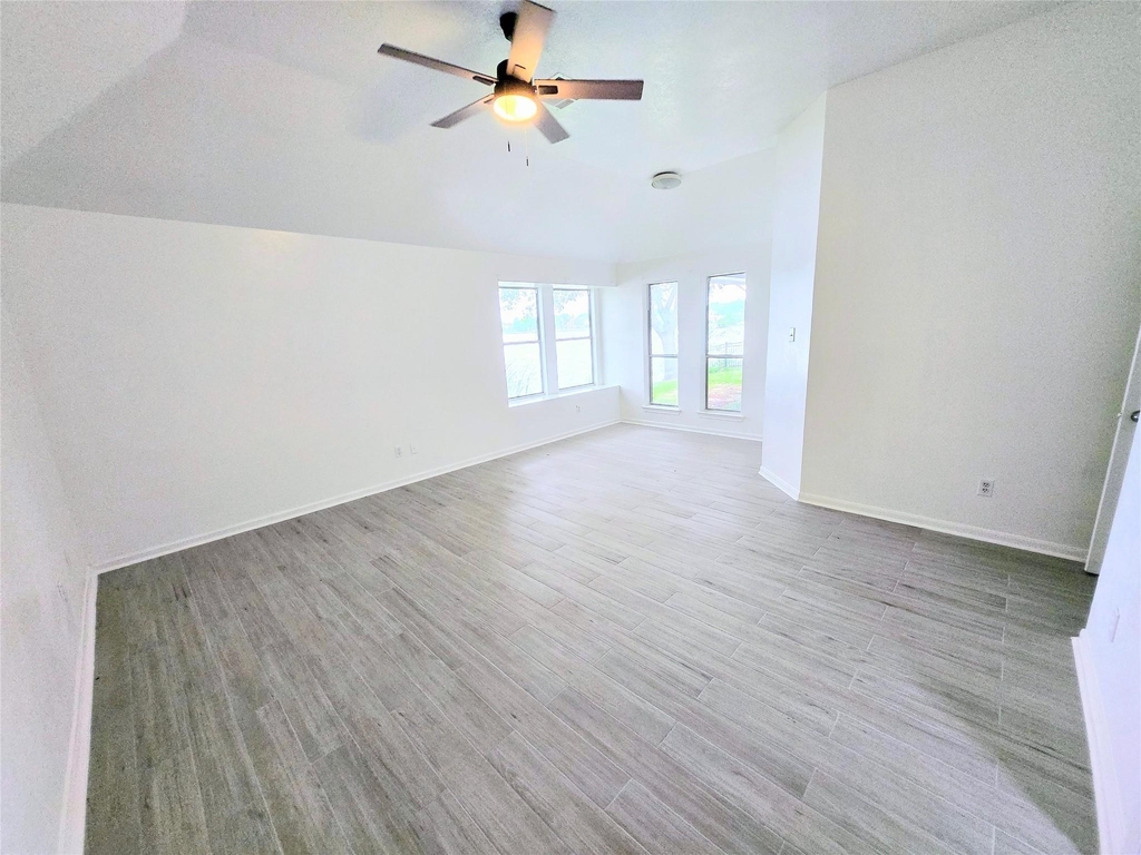 4018 Crystal Lake Circle N - Photo 19