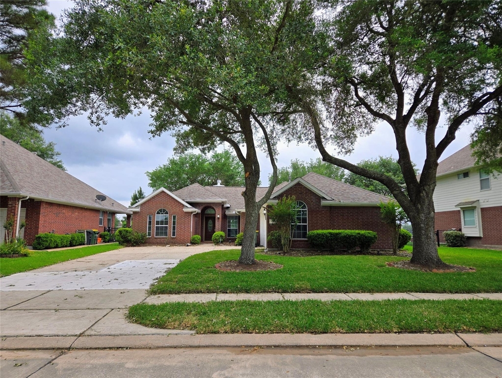 4018 Crystal Lake Circle N - Photo 3