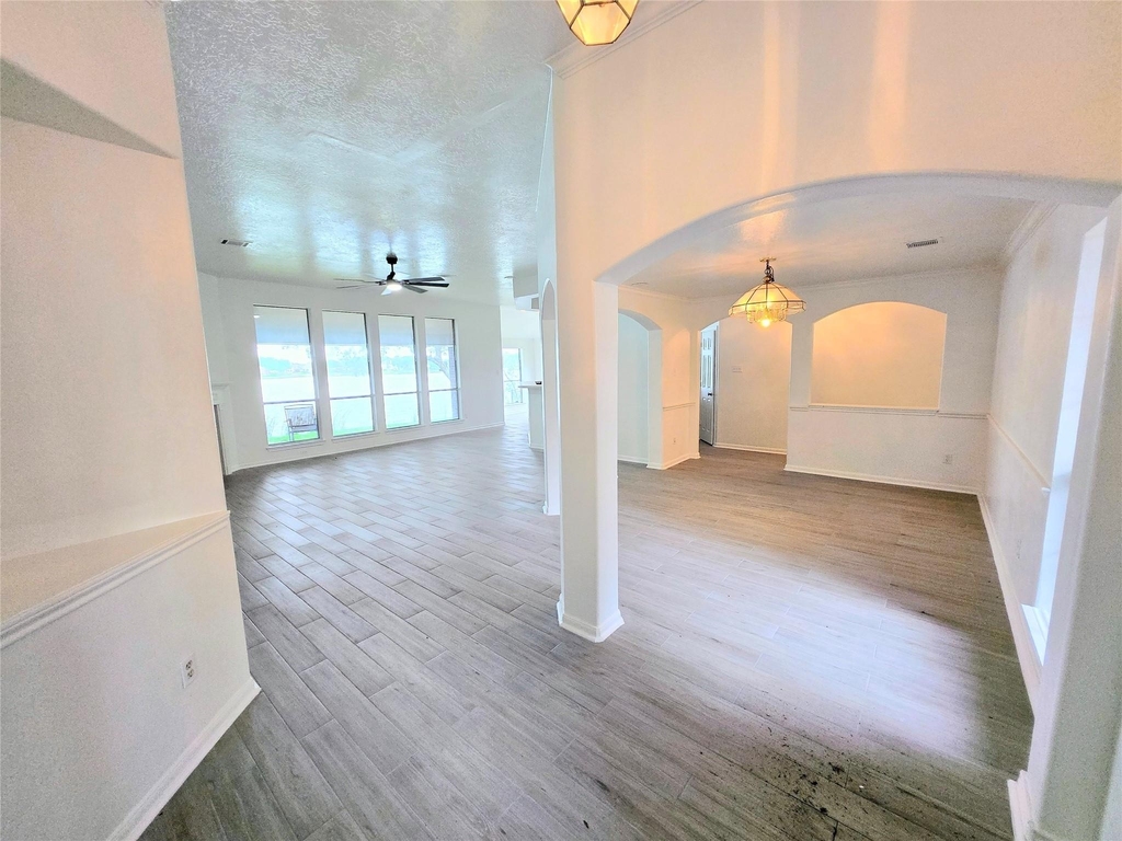 4018 Crystal Lake Circle N - Photo 5