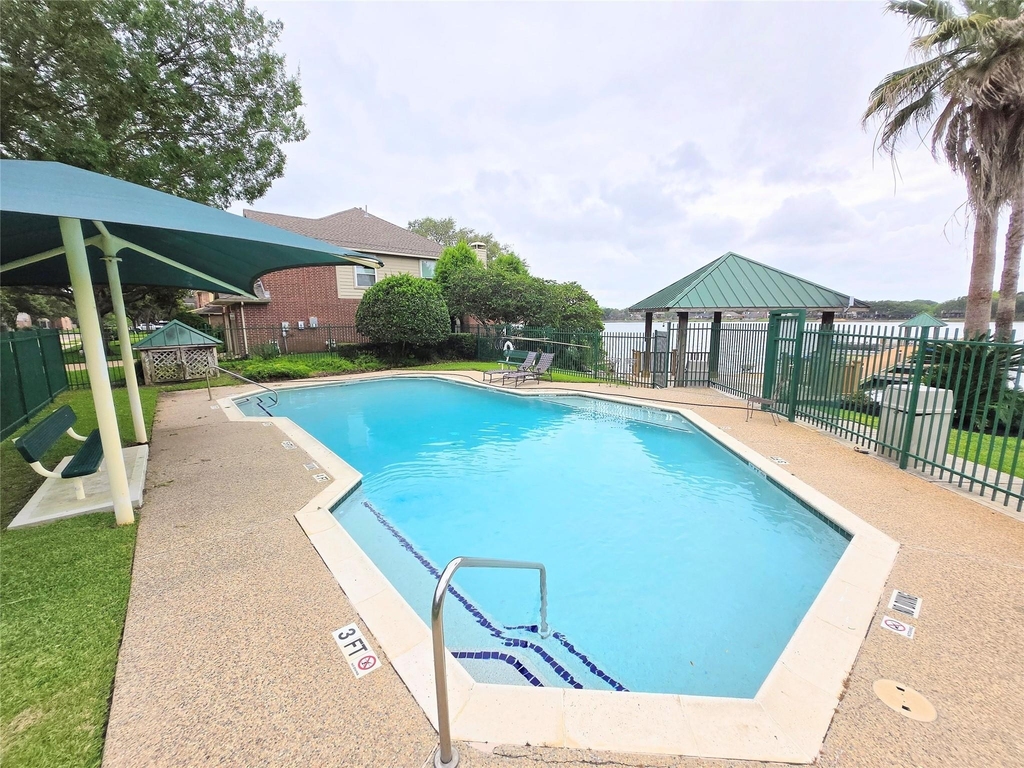 4018 Crystal Lake Circle N - Photo 36