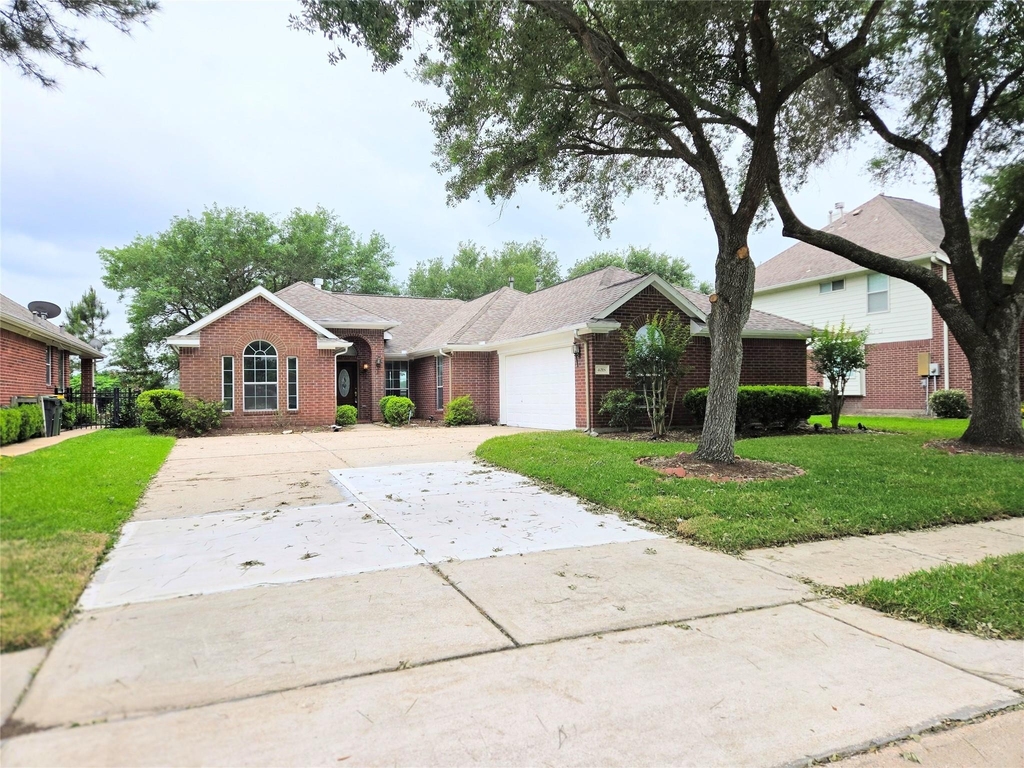 4018 Crystal Lake Circle N - Photo 4