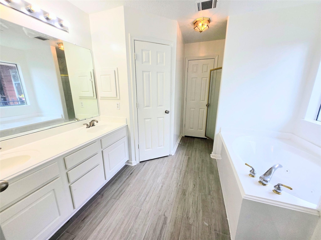 4018 Crystal Lake Circle N - Photo 22