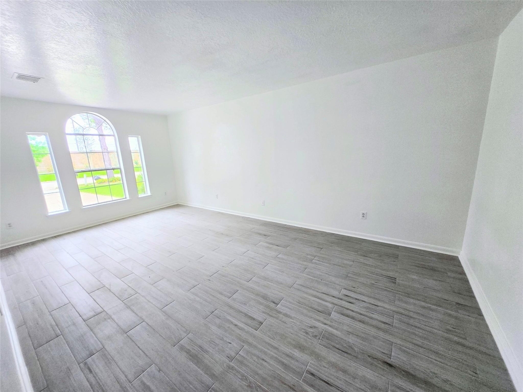 4018 Crystal Lake Circle N - Photo 17