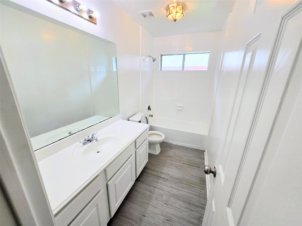 4018 Crystal Lake Circle N - Photo 25