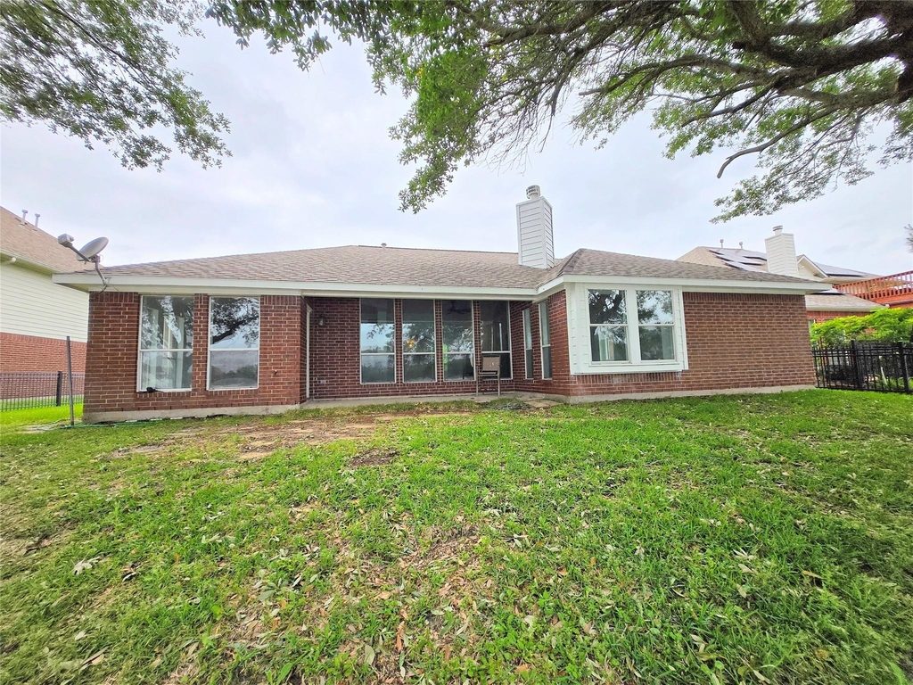 4018 Crystal Lake Circle N - Photo 31