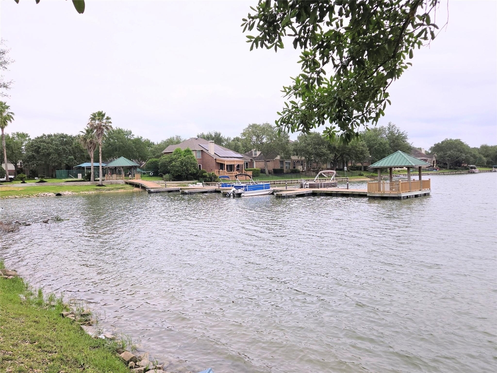 4018 Crystal Lake Circle N - Photo 35